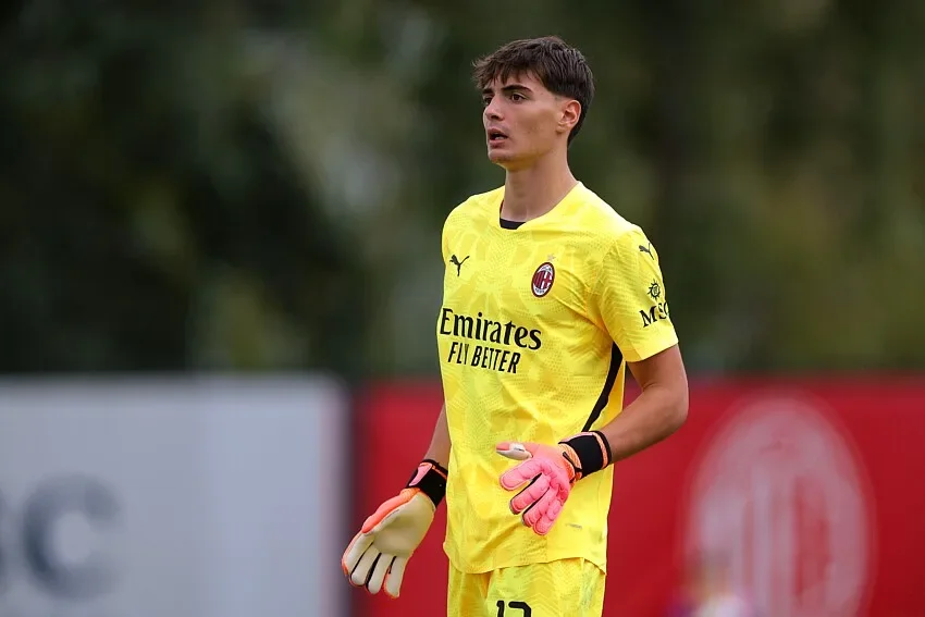 Le PSG officialise l’arrivée d’Alessandro Longoni