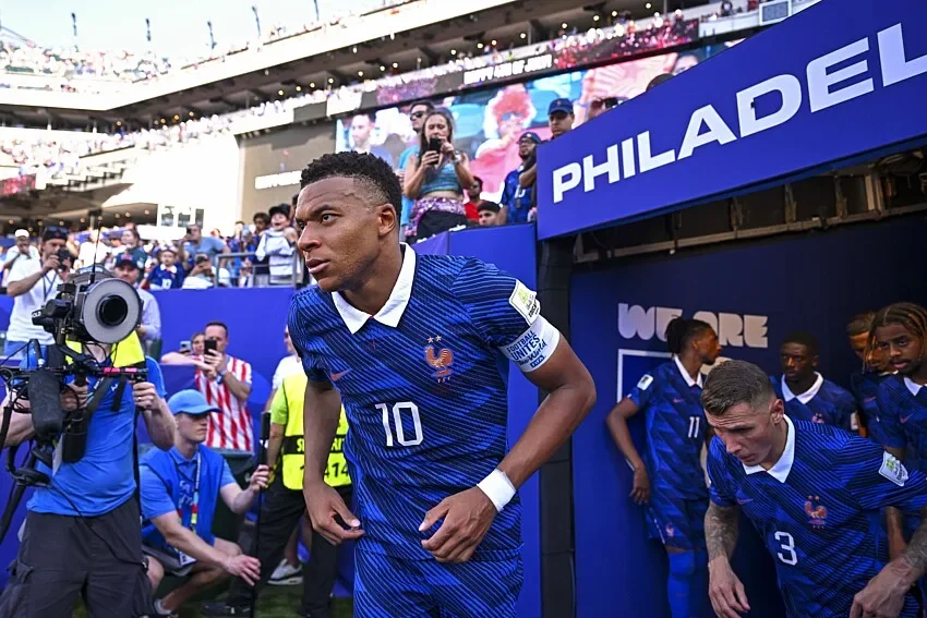 Mbappé répond cash à la sénatrice raciste du Paraguay