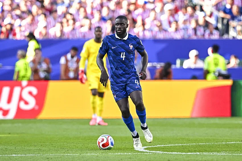 Arbitre argentin pour France-Maroc : Upamecano coupe court