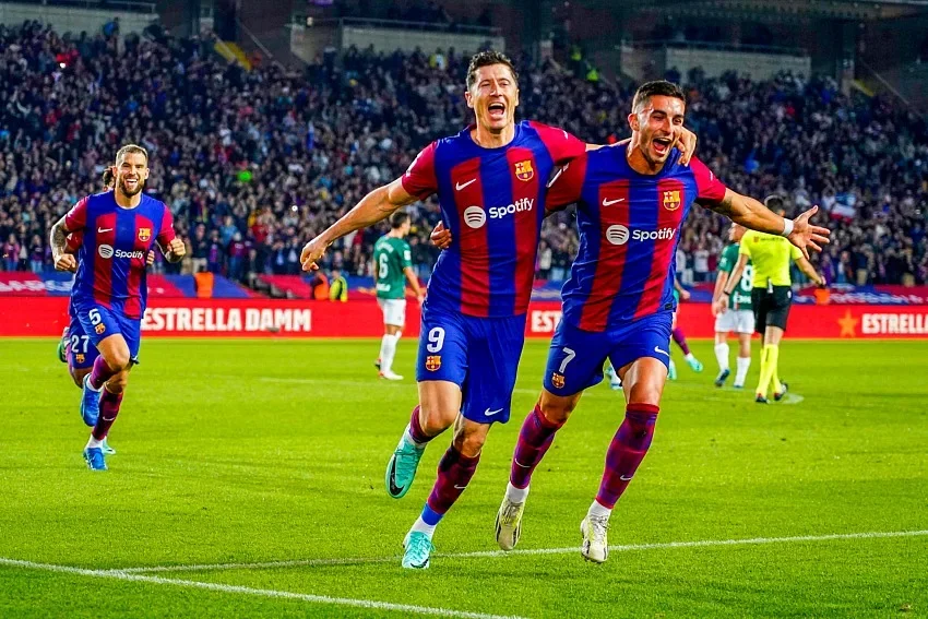 PSG : Le Barça ouvre la porte, et cherche déjà un remplaçant pour Ferran Torres