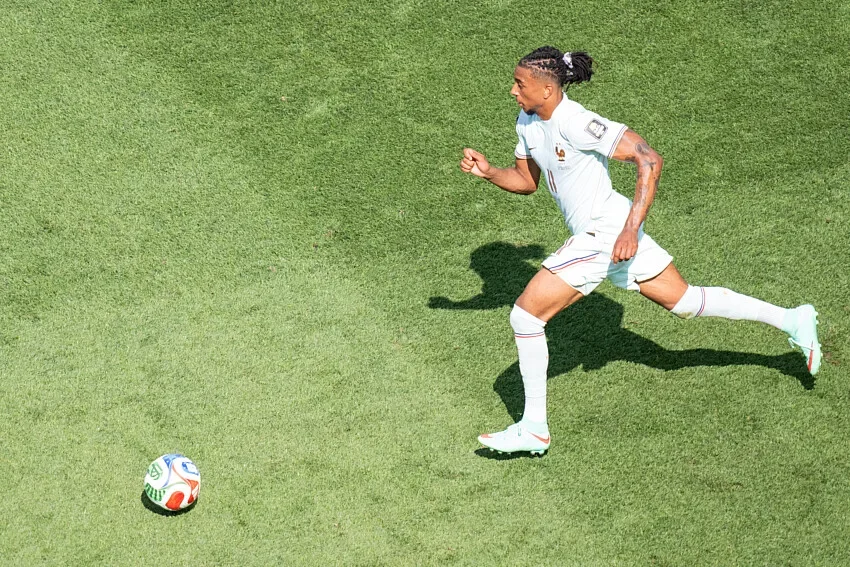 Olise ne quittera pas le Bayern pour le Real, la porte se ferme