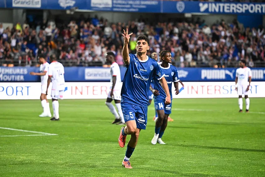 Martin Adeline quitte Troyes pour Hambourg (off.)