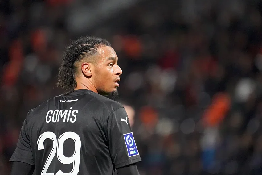 L’ESTAC chipe Iron Gomis à Guingamp