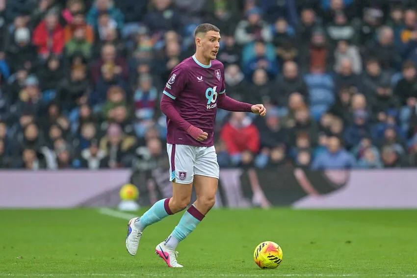 Maxime Estève quitte Burnley pour le RB Leipzig contre 32 M€ (officiel)