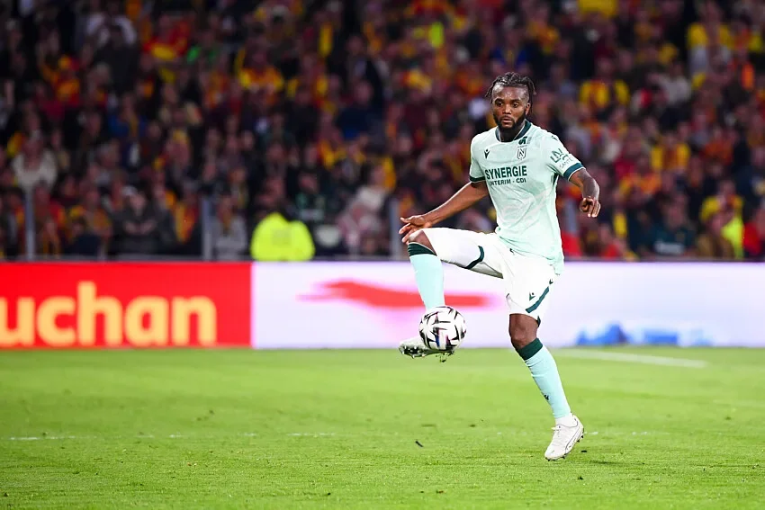 Ligue 2 : Awaziem quitte Nantes, sa destination fait jaser