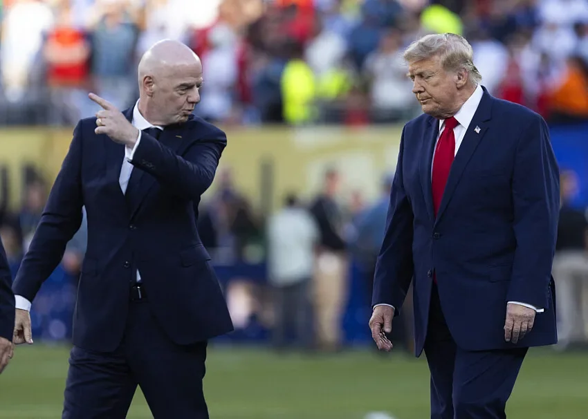 La télévision suisse termine Infantino et Trump à l’antenne !
