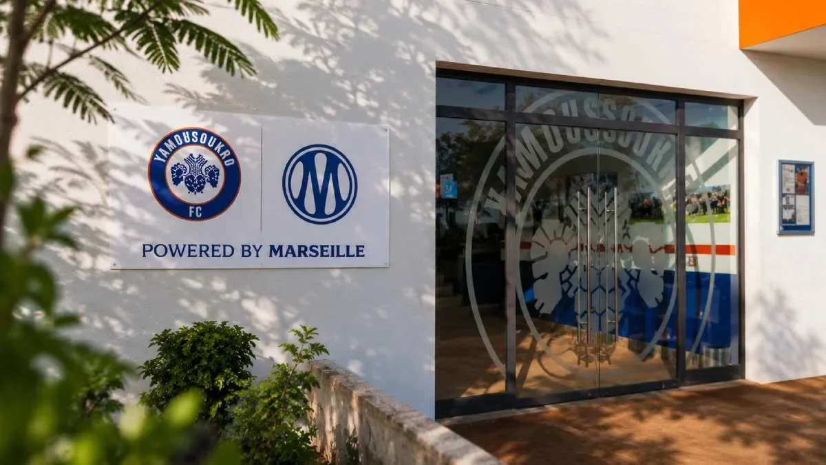 L’OM pose son premier jalon en Afrique : Yamoussoukro rejoint « Powered by Marseille »