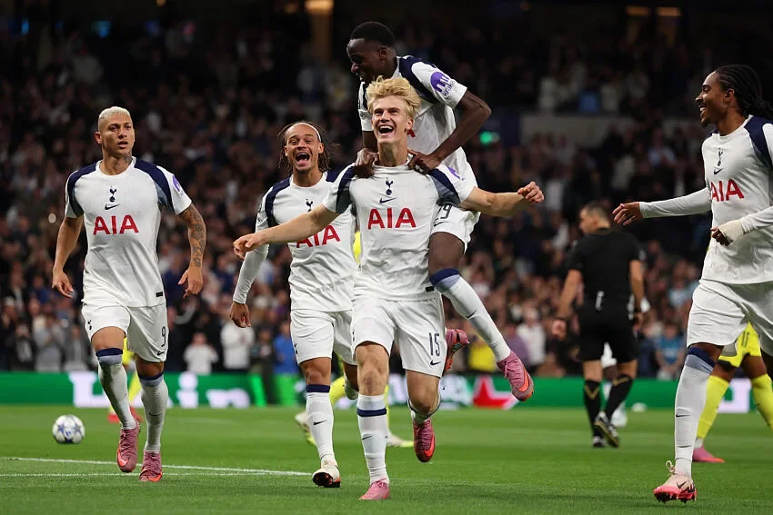 Tottenham : Roberto De Zerbi envoie valser Lucas Bergvall