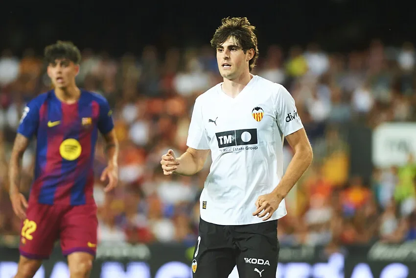 Le Barça pense à Javi Guerra