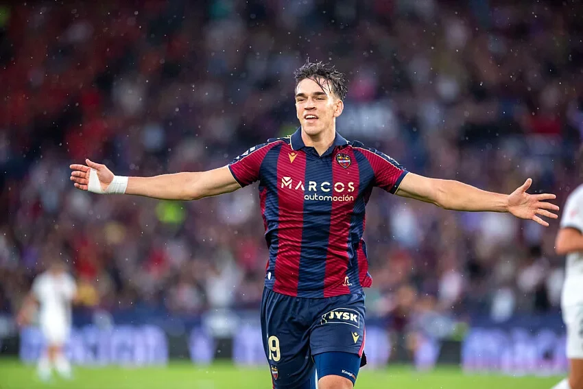 Le Real Madrid recrute un attaquant à Levante (off.)