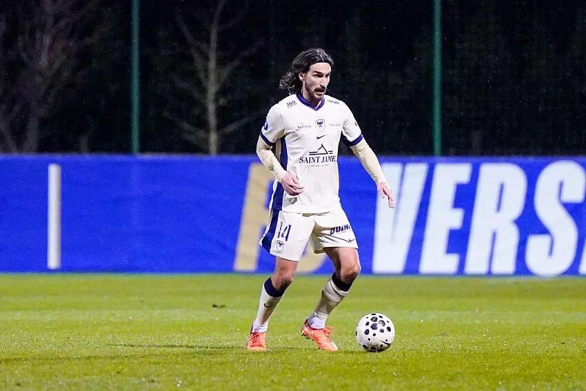 Caen : Officiel, son milieu rompt son contrat et file à Pau
