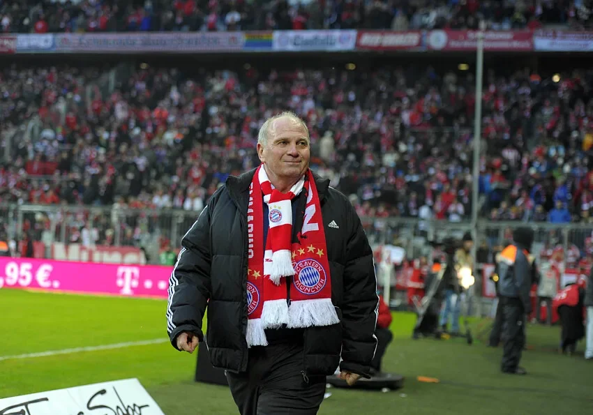 « J’ai ri aux éclats » : Hoeneß lâche une bombe sur Olise et tacle le Real
