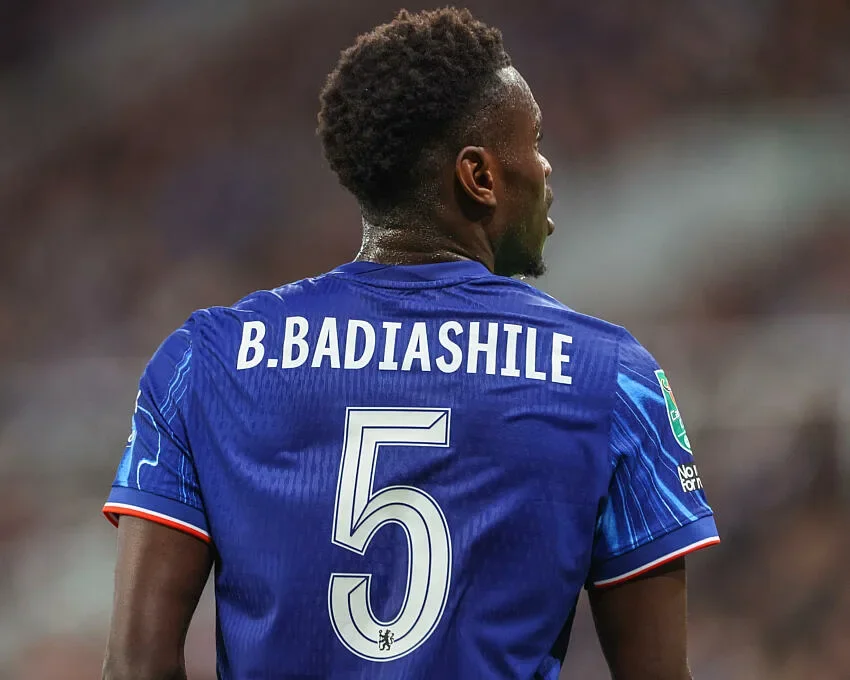 Badiashile cap sur Naples : Chelsea prêt à lâcher son défenseur français