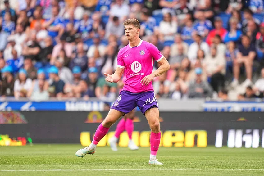 Cresswell quitte le TFC pour le Stade Rennais, une opération à 28 millions d’euros