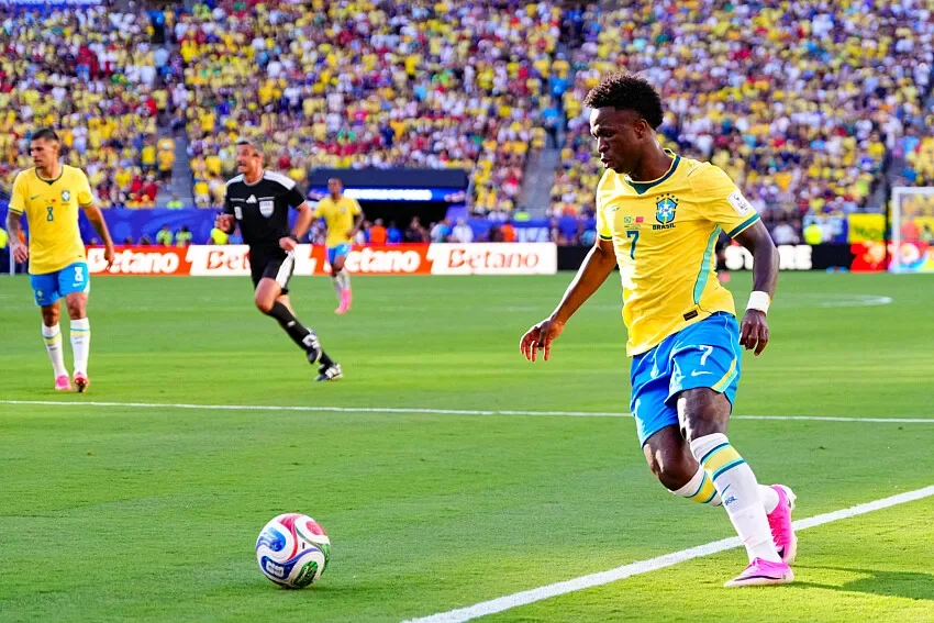Real Madrid : Vinicius Jr en tête à tête avec José Mourinho, résolution attendue dans les prochaines heures