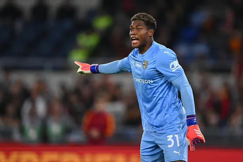 PSG : une offre pour Zion Suzuki, Lucas Chevalier poussé dehors… à quoi joue Paris avec ses gardiens ?