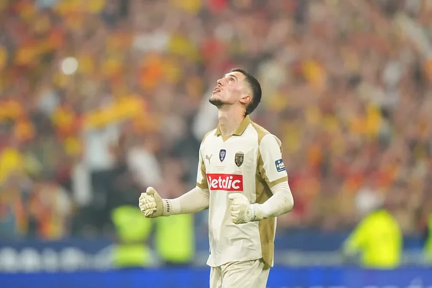 Risser a dit non au PSG et à la Juventus