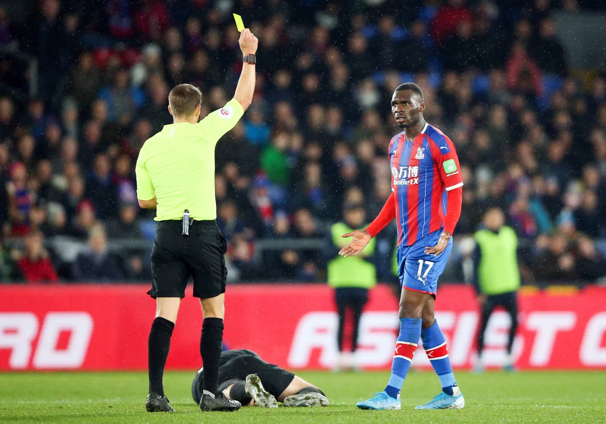 Coupes d’Europe : l’UEFA change sa règle sur les suspensions pour cartons jaunes