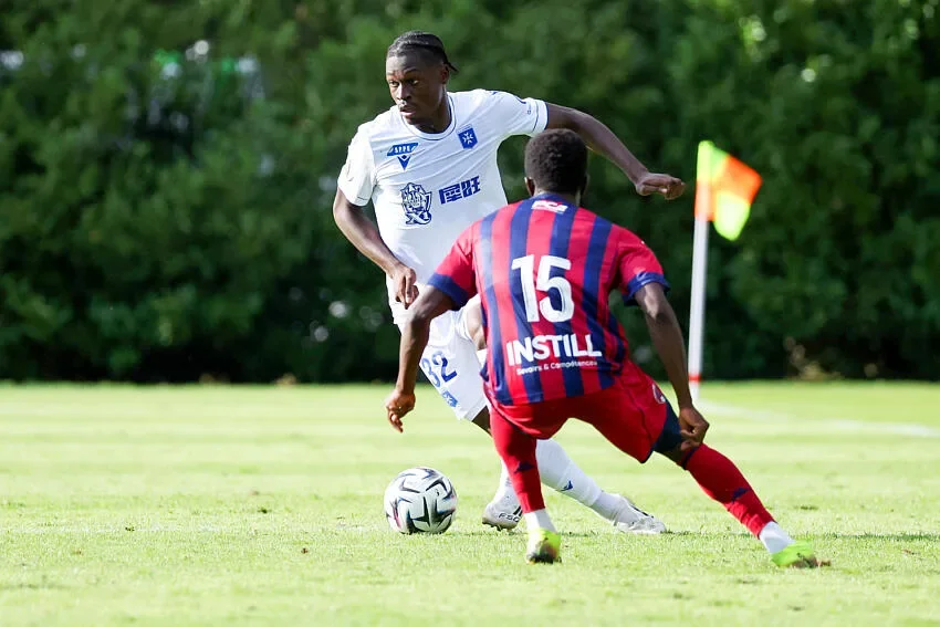 AJ Auxerre : le Slavia Prague s’attaque à Mandengue