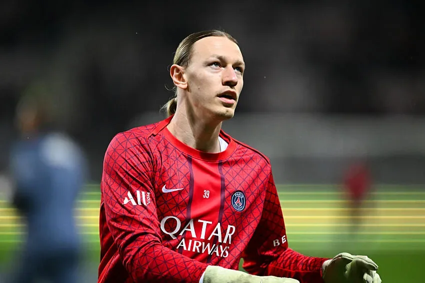PSG : en Russie, l’arrivée possible de Zion Suzuki fait déjà réagir