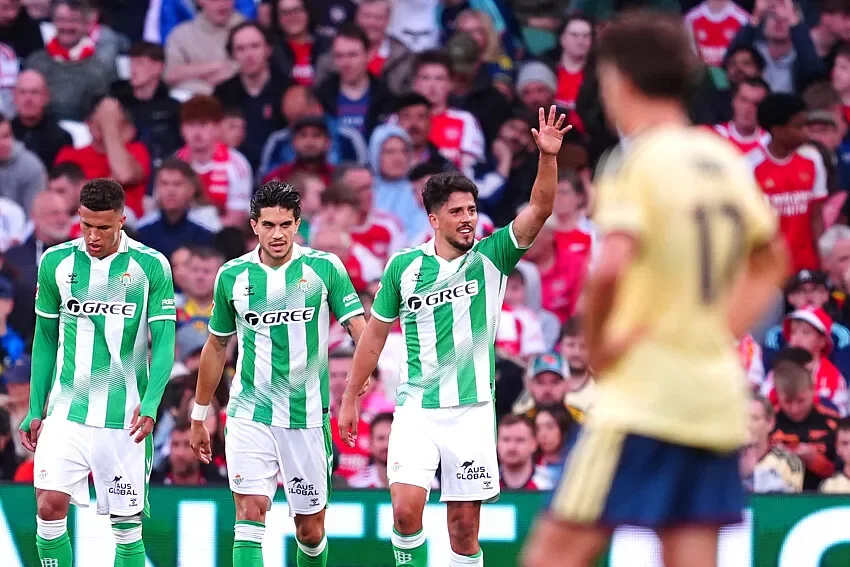 Arsenal tombe face au Betis Séville