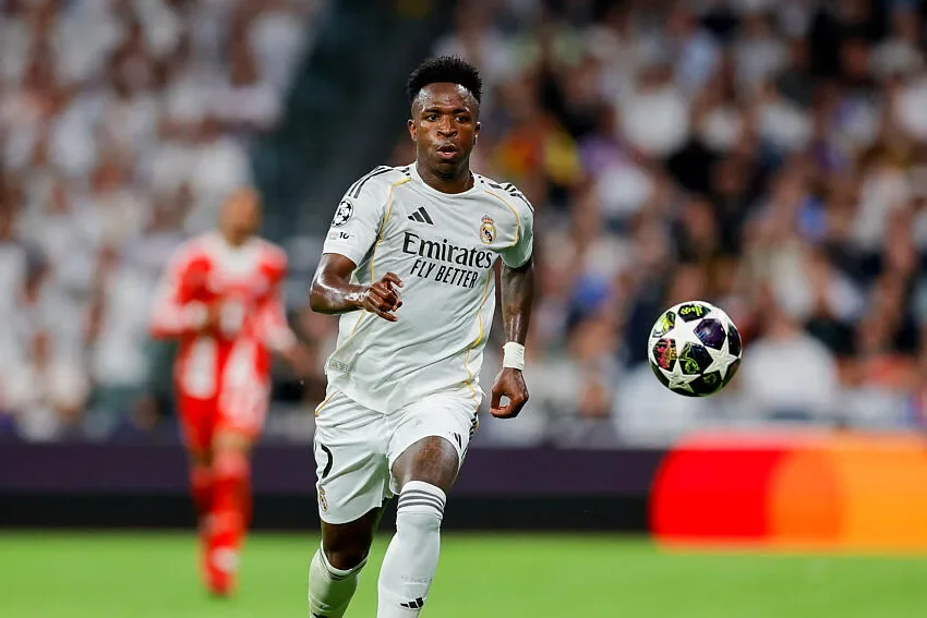 Vinicius prolonge jusqu’en 2032 : le Real Madrid éteint l’incendie, Arsenal repart les mains vides