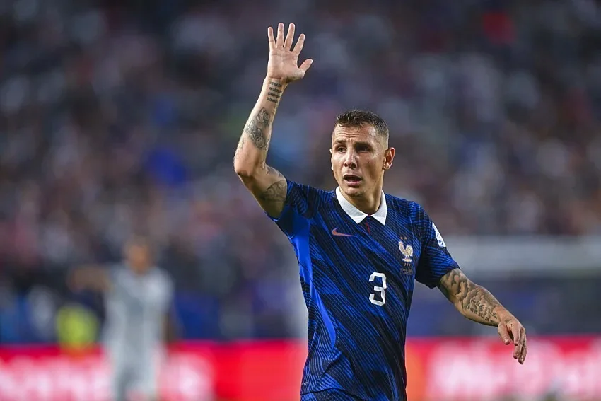 Lucas Digne fait son retour au PSG (off)