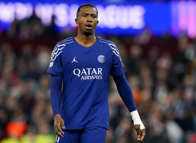 PSG : le Bayern Munich garde un œil sur Willian Pacho, malgré une prolongation annoncée