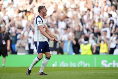 Tottenham blinde van de Ven jusqu’en 2031 (off.)