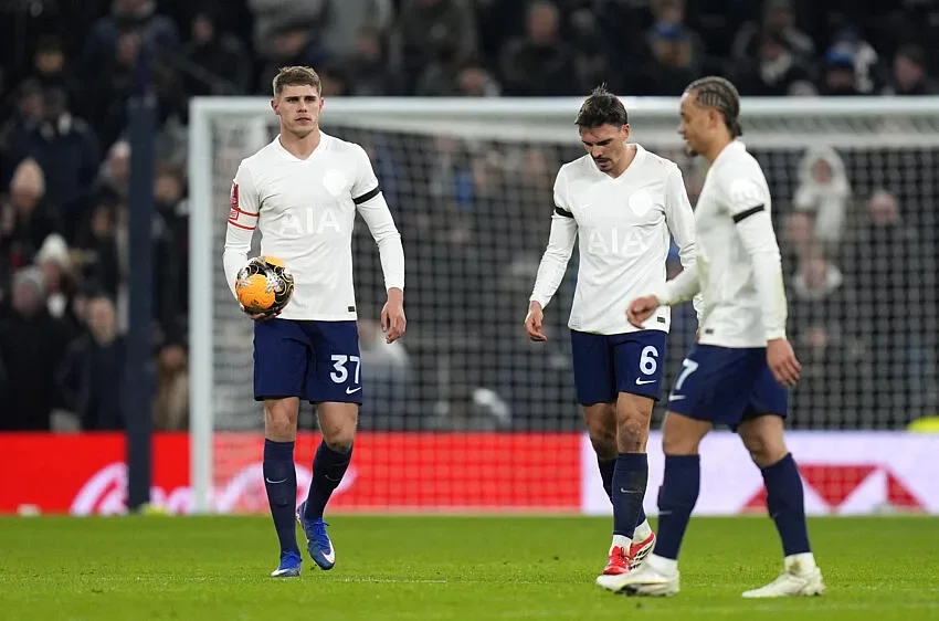 Tottenham prolonge Van de Ven (off)