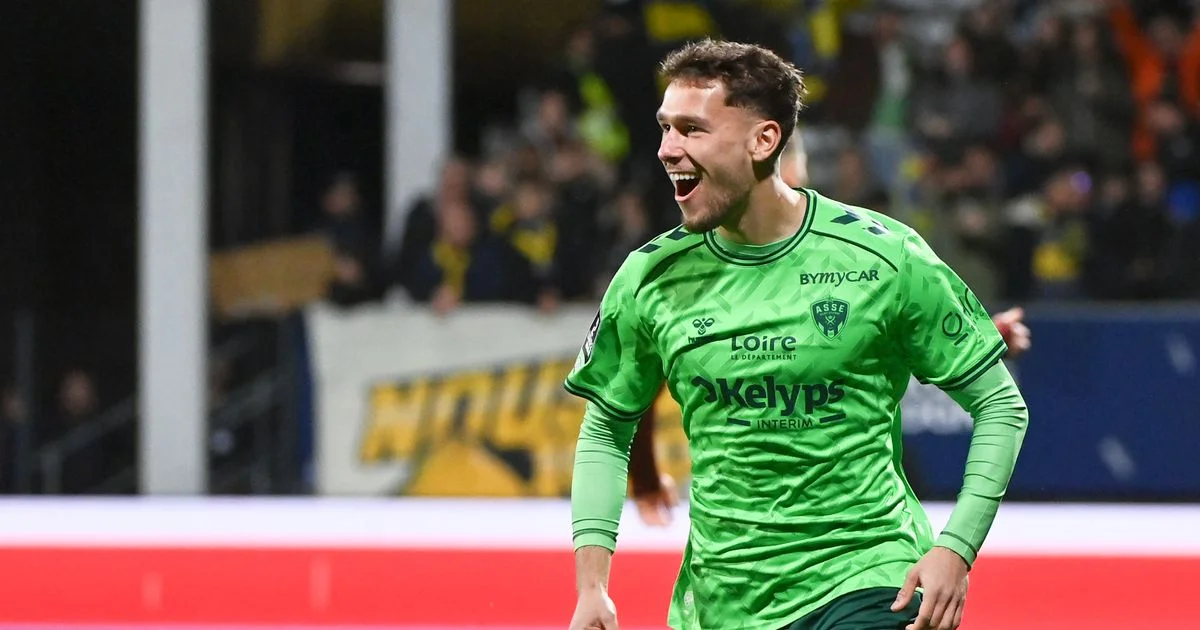 Mercato ASSE : un promu de la Premier League discute avec Lucas Stassin