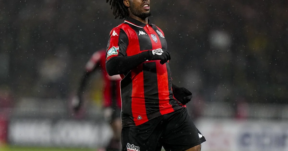 Mercato – L’OGC Nice veut absolument faire revenir Elye Wahi, toujours en attente à l’Eintracht Francfort