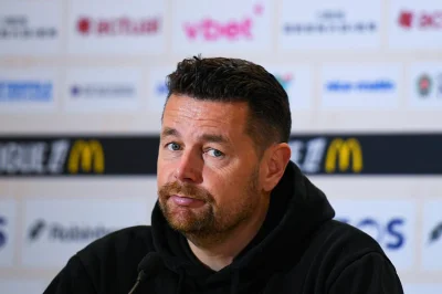 « Ils ont un mince espoir de se maintenir » : Pierre Sage évoque la situation du FC Nantes