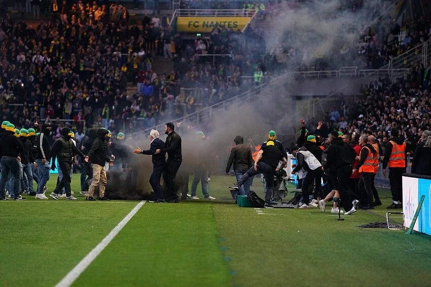 « J’ai connu la guerre, c’est rien ça » : Halilhodzic au moment de stopper les supporters