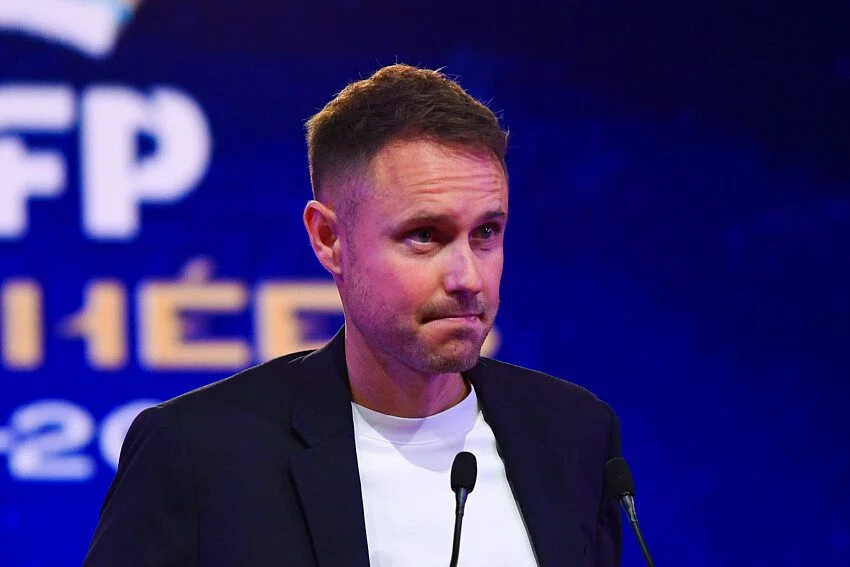 « On a des paroles » : Nicolas Chabot n’espère pas que la descente des garçons impacte le groupe féminin