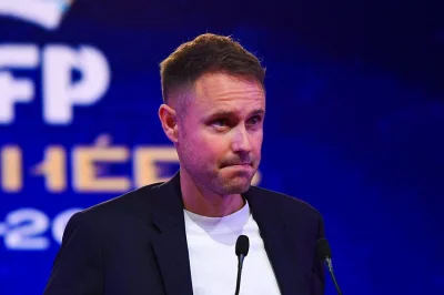 « On a des paroles » : Nicolas Chabot n’espère pas que la descente des garçons impacte le groupe féminin