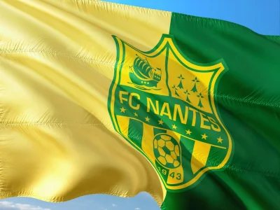 Comment le FC Nantes est-il passé d’un géant du football français à un club en quête d’identité ?