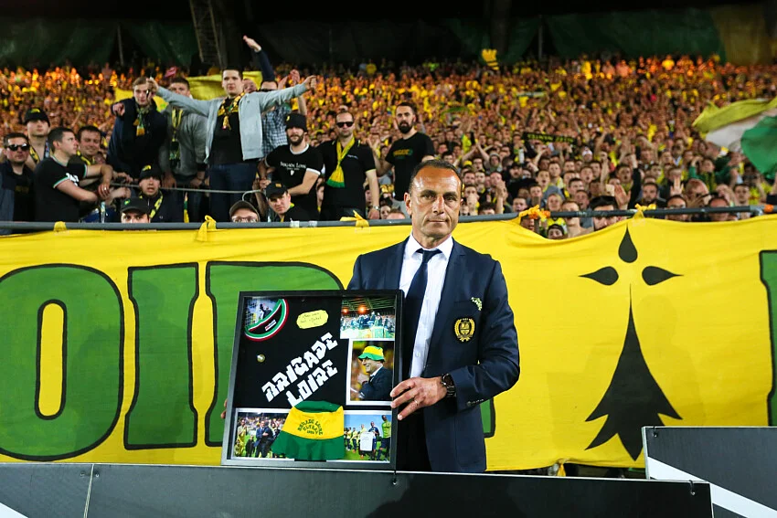 « On a besoin d’avoir un stade chaud » : Der Zakarian lance un appel aux supporters du FC Nantes