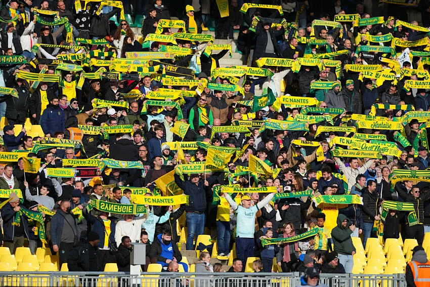 Le FC Nantes termine dans le ventre mou de la Ligue 1 des tribunes 2025-2026