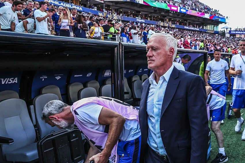 Ex-FC Nantes. Didier Deschamps aurait été visé par le staff paraguayen sur la perte de sa mère (RMC Sport)