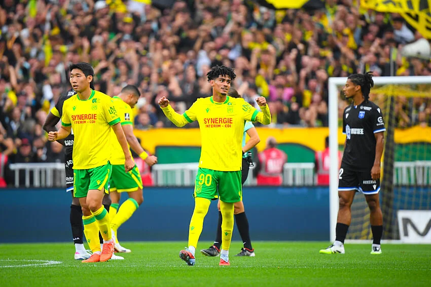 Le FC Nantes écrase Fleury à la mi-temps (3-0)