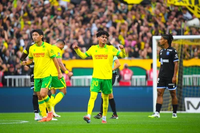 Le FC Nantes écrase Fleury à la mi-temps (3-0)